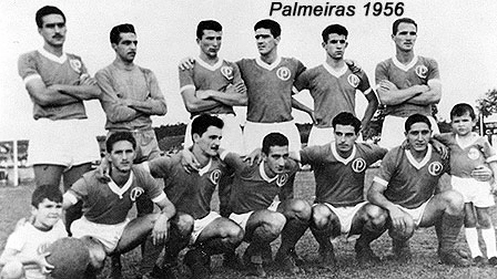 A foto é do dia 6 de maio de 1956, no estádio Joel Fachina, em Araras, no interior de São Paulo. O Palmeiras, do técnico Aymorá Moreira, goleou o Comercial FC daquela cidade por 6 a 2. Nei (dois gols), Renato (dois gols), Nestor e Ivan marcaram para o Verdão. Eolinha e Chopps descontaram para o Comercial. Em pé: Valdemar Carabina, Nivaldo, Ismael, Gérsio, Martin e Antoninho. Agachados: Renato, Nestor, Nei, Ivan e Colombo.