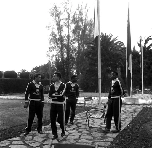 Garrincha, Zagallo, Pelé (ao fundo) e Jurandir, no Chile, em 1962. Foto: Reprodução/ In My Ear
