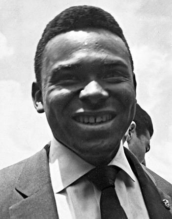 Outra bela foto tirada por Anselmo Duarte durante a excursão do Santos à França. Coutinho, em 1959, em Paris