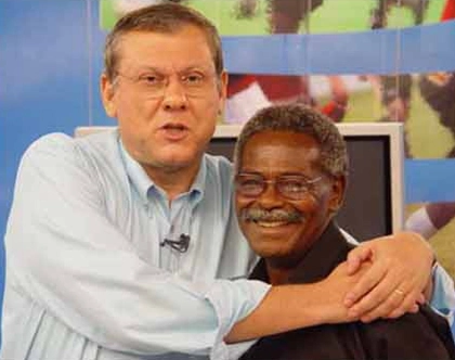 Milton Neves ao lado do ídolo Coutinho.