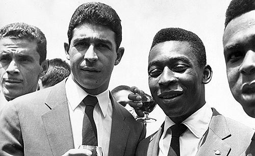 Getúlio, Mauro Ramos de Oliveira, Pelé e Coutinho em Paris, em 1959. A foto é do 