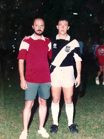 Valdir Carlos Volpato (Patão) e Neto, na época em que defendeu a Ponte Preta. Foto enviada por Howard Oliveira Santos Filho