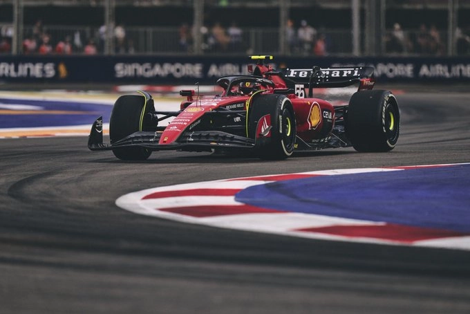 Ferrari volta a dominar os treinos livres de Singapura, Verstappen