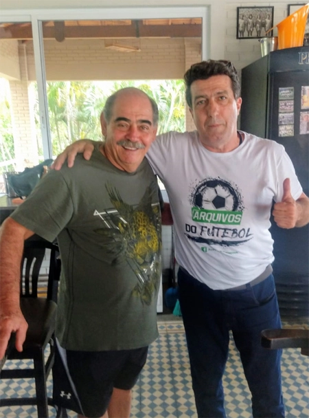 Rivellino e Carlos Alberto Spina (ex-Matsubara) em outubro de 2019, em Vinhedo-SP, na casa de Rivellino. Foto: arquivo pessoal de Carlos Alberto Spina