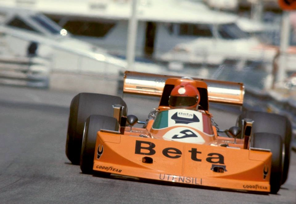 Com sua linda March no GP de Mônaco de 1976. Ele largou em 19º e abandonou na volta 9, com problema de suspensão. Foto: Angelo Orsi