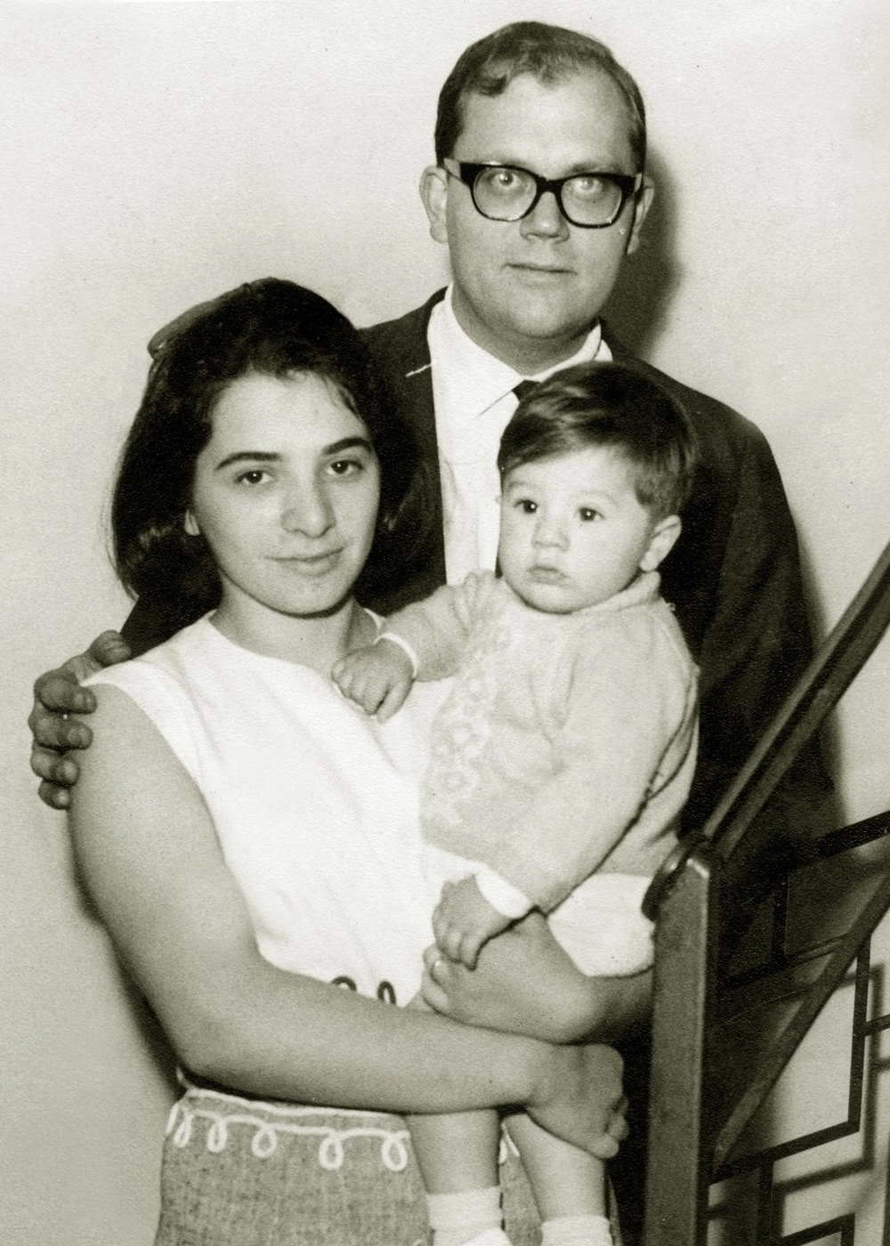 O casal Lucila e Joelmir com o primog&ecirc;nito Gianfranco, em 1965. Foto: arquivo da fam&iacute;lia Beting