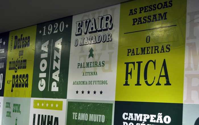 O nome de Evair aparece em detalhe da Academia Store, loja oficial do Palmeiras. Foto: Danielle Nhoque