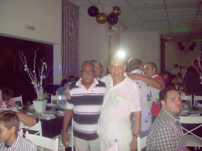 Coutinho e Carlos Argenti, no Salão de Mármore do Santos Futebol Clube, em 10 de fevereiro de 2011. Foto enviada por Carlos Argenti Pereira