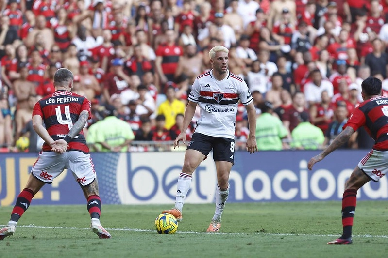 Na 1ª partida da final da Copa do Brasil, São Paulo vence o Flamengo no  Maracanã