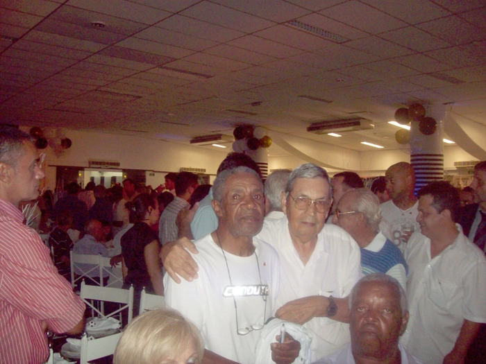 Dorval e o querido santista Carlos Argenti Pereira. Sentado, à direita, está Lima, em 10 de fevereiro de 2011 no Salão de Mármore do Santos Futebol Clube.Foto enviada por Carlos Argenti Pereira