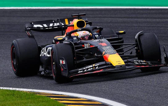 Verstappen faz pole em Suzuka e está perto de conquistar título da F1