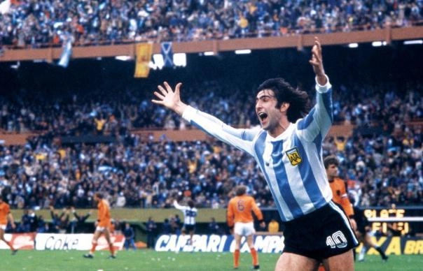 Campeão do mundo com a Argentina em 78, Kempes diz que seleção tem