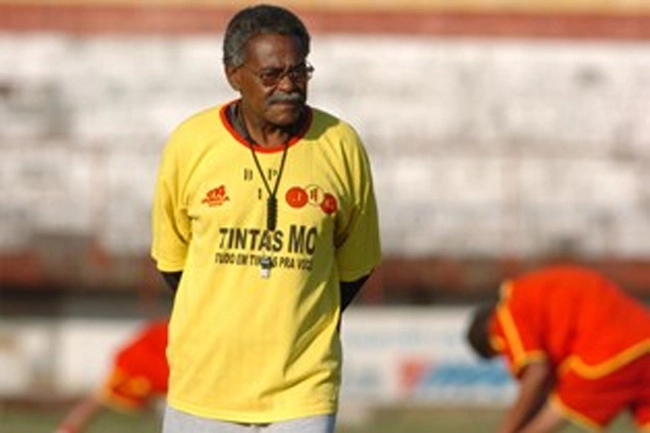 Coutinho em sua passagem como treinador do Jabaquara em 2005. Foto: Tática Assessoria