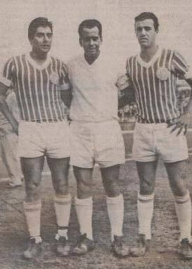 Zito, no centro da foto, nos anos 60, com  Sylvio Pereira Moysés e Milton Conhô, jogadores do Abernéssia Futebol Clube (equipe da cidade paulista de Campos do Jordão). O Santos ganhou o amistoso por 3 a 1. Foto publicada no Facebook da ASSOPHIS