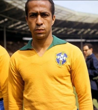 Orgulho! Zequinha com a camisa da seleção brasileira