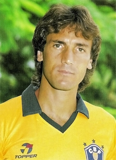Em 1986 foi convocado para a Copa do Mundo no México. Ficou na reserva, apesar de ter sido o capitão da Seleção em todos os amistosos daquele ano, menos em um. O amistoso contra o Chile, em 7 de Maio, seria sua última partida oficial com a camisa amarela