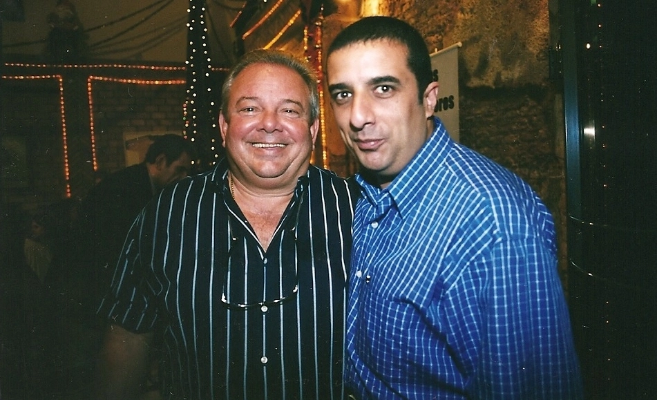 Na festa da ACEESP, no Restaurante Villa T&aacute;vola. Luciano do Valle e Tat&aacute; Muniz. Ed&uacute; Zebini aparece parcialmente ao fundo. Foto enviada por Tat&aacute; Muniz