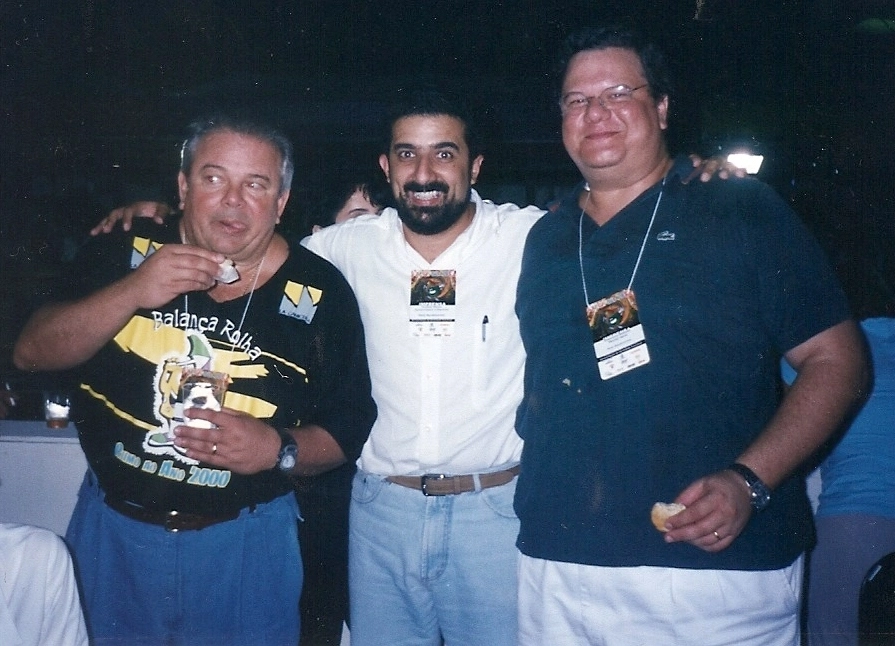 No Recifolia de 1999, na cabine da Band. Da esquerda para a direita, Luciano do Valle, Tat&aacute; Muniz e Chico Malzoni. Foto enviada por Tat&aacute; Muniz