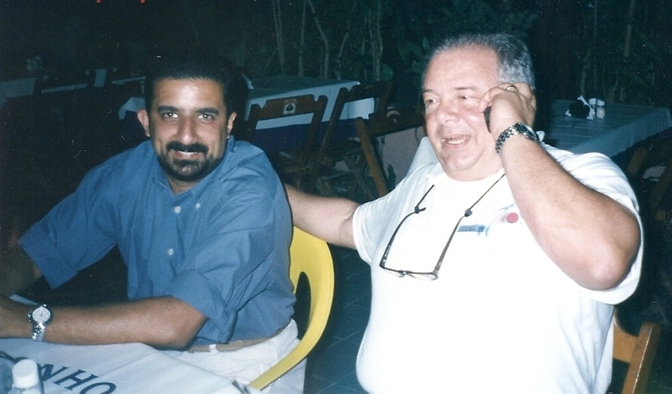 Em 1999, no Restaurante Cantinho da Dad&aacute;, em Recife. Tat&aacute; Muniz e Luciano do Valle. Foto enviada por Tat&aacute; Muniz