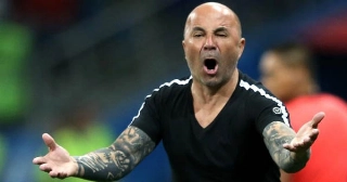 E agora Sampaoli? Por que o técnico que agrada tanto a crítica também passa vexames?