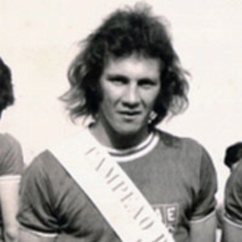 Niltinho  - Ex-meia-direita da A.E. Osvaldo Cruz e do XV de Ja&uacute;