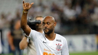 Vagner Love fez o primeiro gol do Timão. Foto: Daniel Vorley/AGIF/Via UOL