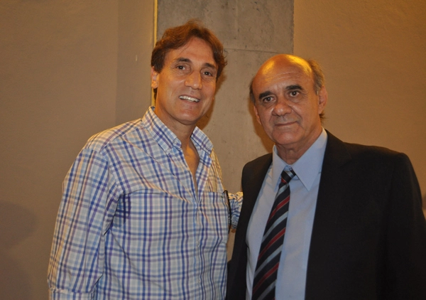 Oscar e Waldir Peres após a coletiva com a imprensa para o lançamento do livro de Falcão sobre a Copa de 82, em 13 de dezembro de 2012, no Museu do Futebol, no Pacaembu. Foto: Marcos Júnior/Portal TT