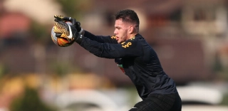 Ederson, de 24 anos, ter&aacute; oportunidade em jogo duro contra os chilenos