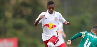 Luis Phelipe está no sub-17 do Red Bull, clube em que tem contrato até janeiro de 2019. Foto: Divulgação/RBB/Via UOL