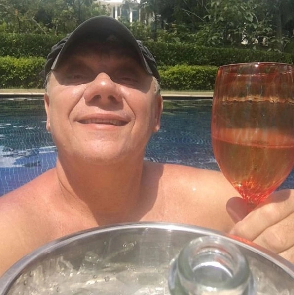 Imagem de Marcelo Rezende aproveitando dia de sol, postada pelo saudoso amigo Luiz Bacci, em maio de 2018. (Foto: Reprodução – Instagram @luizbacci)