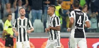 Alex Sandro pode ser a chave para Chelsea manter Conte, diz jornal