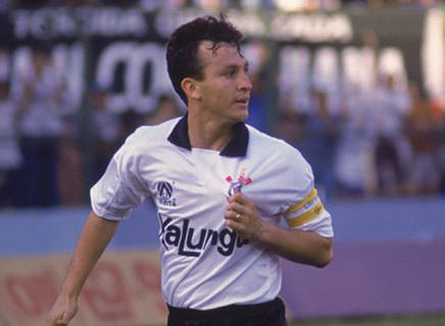 Timão enfrentou o Goiás no Serra Dourada em partida válida pelo Brasileirão em  13 de abril de 1991
