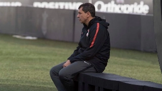 Por maior privacidade, Fábio Carille passa a comandar mais treinos fechados no CT Joaquim Grava