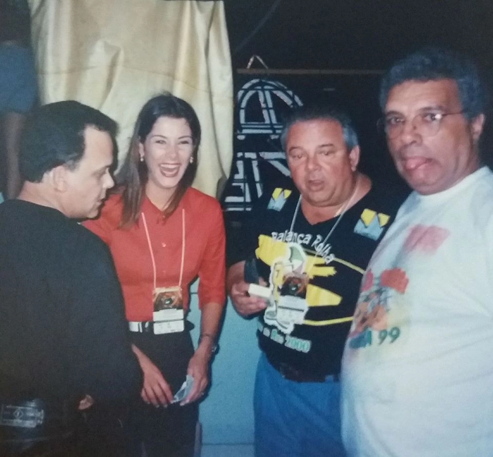 Recifolia em 1999, em cobertura da Band. Da esquerda para a direita: Fernando Vanucci, Luciana Mariano, Luciano do Valle e H&eacute;lio Sileman. Foto: arquivo pessoal de Tat&aacute; Muniz 
