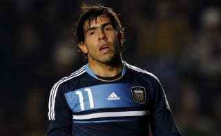Tévez não encontra espaço na Argentina 4 anos após ser vilão
