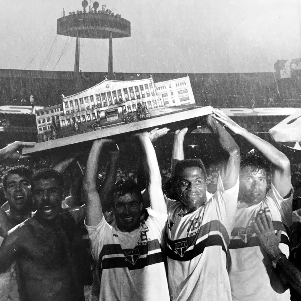 Conquista do Campeonato Paulista de 1991. Da esquerda para a direita, Zetti, Toninho Cerezo, Pintado, Ronaldão e Raí. Foto: Reprodução Facebook/Projeto Tóquio
