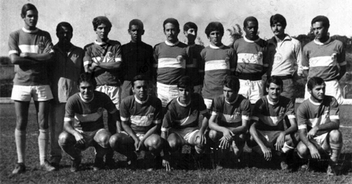 Neste time do Muzambinho, estão em pé: Pininho, Biga, Lindauro, Simonal, Roberto do Juca, Clóvis, Norinho, Camila, Silvio e Candóca. Agachados: Ivan Surdão, Toti, Laudimiro, Carlinho, Nicolau e Isaías.