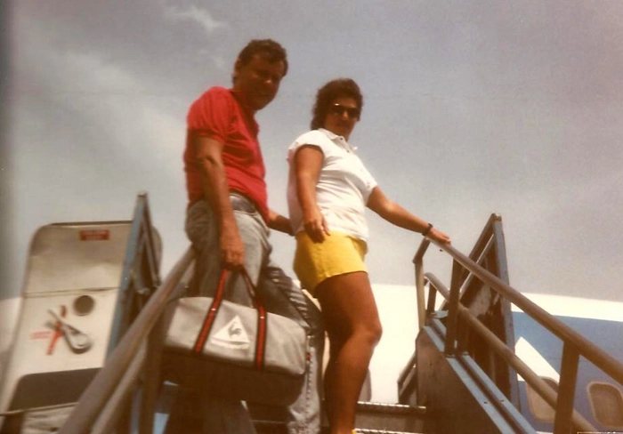 Milton e Lenice prestes a embarcar no avião da AVENSA (Aerovías Venezolanas Sociedad Anonima) em 1987, ocasião das Macabíadas em Caracas, na Venezuela