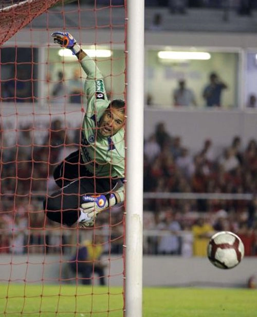 Ídolo e fã, Harlei chega ao jogo 700