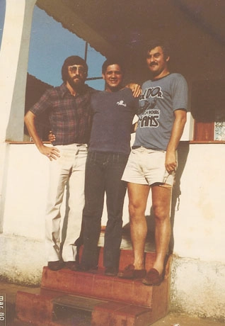 Édson Dino, Gildo Bala e Nicolau Annechini Neto, na casa dos sogros de Milton Neves, em Muzambinho-MG