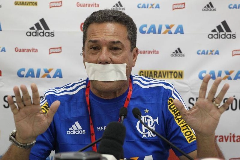 Em 2015, protestando contra suspensão de dois jogos a ele imposta pelo TJD do Rio de Janeiro. Foto: blog do Cosme Rímoli