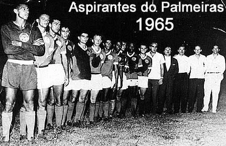 Veja o time de aspirantes do Palmeiras, em 1965. Da esquerda pra direita: Dorival, Tarciso, Nelson Coruja, Paulo Leão, Ferrari, Tupãzinho, Germano, Toninho, Reinaldo Pelé, Caravetti e Mário Travaglini - os demais eram dirigentes do Palmeiras do time de aspirantes.
