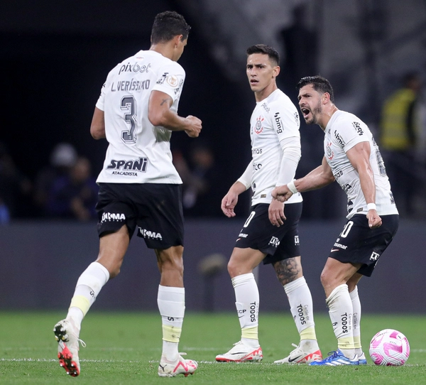 Corinthians busca empate contra o Goiás e vê Z-4 próximo