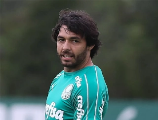 O meia-atacante não atua pelo Verdão desde o dia 28, quando machucou o joelho direito