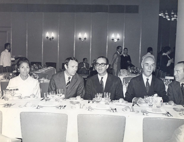 Da esquerda para a direita: o segundo é José Maria Marin, Paulo Maluf é o terceiro e Carlos Joel Nelli aparece em quarto. Foto: Arquivo ACEESP