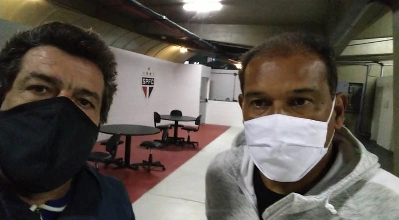 Em 21 de outubro de 2021, no Estádio do Morumbi, Carlos Alberto Spina (ex-Matsubara) e Muller. Foto: arquivo pessoal de Carlos Alberto Spina