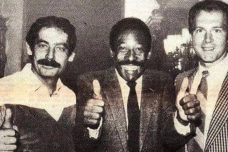 Encontro nos anos 80 entre Rivellino, Pelé e Beckenbauer. Imagem rara, aliás, com Pelé bigodudo. Foto: Instagram de Roberto Rivellino