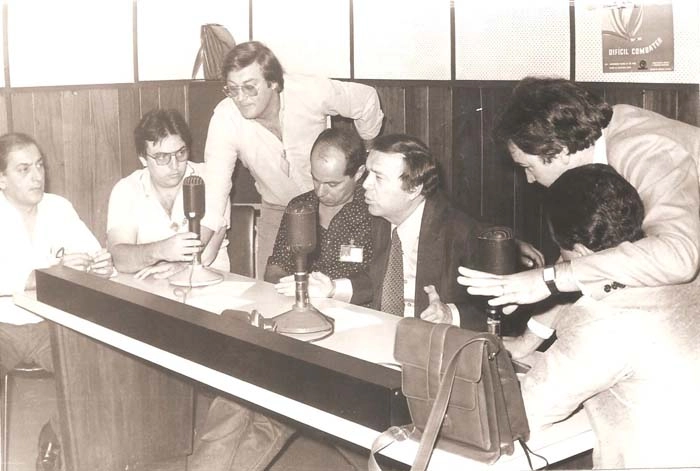 Da esquerda para a direita: Fernando Solera, Roberto Monteiro, Flávio Adauto, Edagard Mello Filho, José Maria Marin e João Zanforlin (em pé). Foto: Cedom (Centro de Documentação e Memória da Rádio Bandeirantes), enviada por Milton Parron