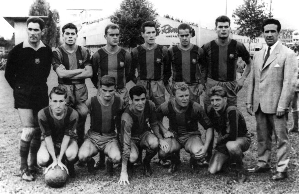 Barcelona, na segunda metadade da década de 1950. Da esquerda para a direita, em pé: Ramallets, Olivella, Brugue, Segarra, Luíz Suarez (craque, que depois iria para a Inter de Milão), Gensana e o lendário treinador Helenio Herrera. Agachados: Tejada, Kocsis (da Seleção da Hungria de 1954), Evaristo de Macedo, Kubala  (jogador húngaro e considerado até um dos maiores craques do Barça) e Czibor (da Seleção da Hungria de 1954). Foto enviada por José Eustáquio