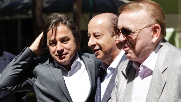 Em 2012, Arnaldo Tirone (e.), presidente do Palmeiras, Marco Paulo Del Nero (c.), presidente da Federação Paulista de Futebol e e José Maria Marin sorriem durante visita às obras da Arena Palestra 